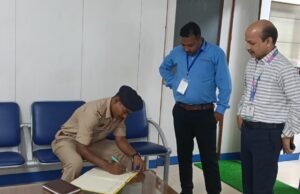बतौली पुलिस ने आपराधिक गतिविधियो में रोक लगाने किया वित्तीय संस्थानों सहित ज्वेलर्स दुकानों का किया निरीक्षण दिए उचित दिशा निर्देश