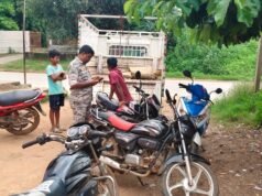 बतौली पुलिस की बड़ी करवाई स्कूल जाते समय नाबालिंको द्वारा चलाते 7 बाईक जप्त कर ले गए थाने यातयात नियम के उलंघन में हर रोज होगी सख्त करवाई