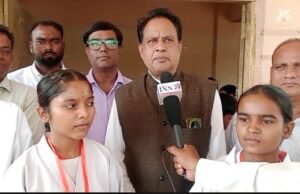 अंबेडकर भवन बाराद्वार में विकास खंड स्तरीय कराते प्रतियोगिता आयोजित