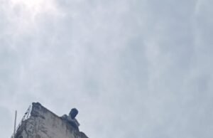 SECL दीपका में पेयजल कार्य पर बवाल: मजबूत टंकियां तोड़कर लगाई जा रहीं घटिया सिंटेक्स टंकियां, सुरक्षा लापरवाही से हादसों का खतरा, जांच की मांग