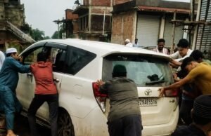 बिना निकासी योजना के बना दी आरसीसी नाली, अब वार्डवासियों के लिए बनी मुसीबत