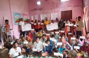 ओरसा घाटी बस हादसे के पीड़ितों को मिली राहत, ग्राम पिपरसोत में वितरित हुई अंतरिम सहायता राशि