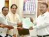 जेठा टोल बैरियर हटाने लोग हुए लामबंद