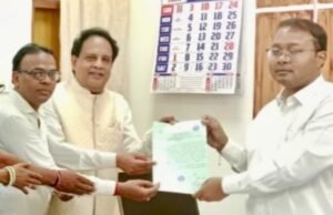 जेठा टोल बैरियर हटाने लोग हुए लामबंद