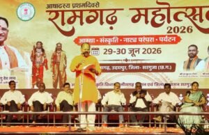 सतपुड़ा-सी वादियां, छोटे-मोटे अबूझमाड़ रहने दो, बदौलत इन्हीं के है जलचक्र, धरा पर आषाढ़ रहने दो: विनोद हर्ष
