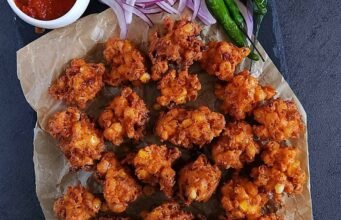 बारिश का मौसम, चाय की चुस्की और गरमा-गरम कॉर्न पकौड़े… जानें घर पर बनाने की आसान रेसिपी