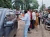 महिला को मृत समझ पुलिस ने कमरे में लगाया ताला, 2 घंटे बाद चल रही थीं सांसें; परशुराम चौक पर हंगामा