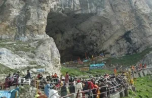 पहाड़ों पर बारिश का कहर: अमरनाथ यात्रा पर ब्रेक, उत्तराखंड-हिमाचल में भी बिगड़े हालात लैंडस्लाइड और भारी बारिश से रास्ते प्रभावित, नदियां उफान पर; मौसम विभाग ने फिर जारी की भारी बारिश की चेतावनी