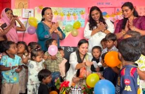 एसडीएम अभिलाषा ने जन्मदिन पर आंगनबाड़ी के बच्चों को कराया ‘न्योता भोज’, बांटे उपहार