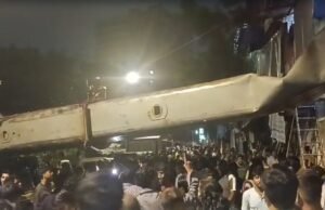 मुंबई के कुर्ला में बड़ा हादसा: ओवरहेड वायर पर गिरी विशाल क्रेन, कई झोपड़ियां चपेट में; 8 घायल