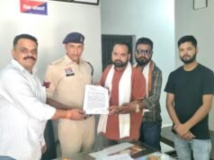 हिंदू देवी-देवताओं पर आपत्तिजनक टिप्पणी के विरोध में VHP-बजरंग दल ने थाने में सौंपा शिकायत पत्र