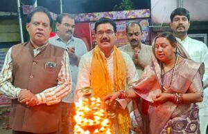 श्री सिद्ध हनुमान मंदिर की 170वीं महाआरती में पंडित दुर्गेश शुक्ला हुए शामिल