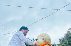राजीव गांधी जयंती पर ब्लॉक कांग्रेस कमेटी ने दी श्रद्धांजलि