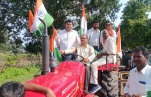 हरेली की हरियाली में तिरंगे की शान, लखनपुर से बजरंग चौक तक निकली भव्य तिरंगा यात्रा