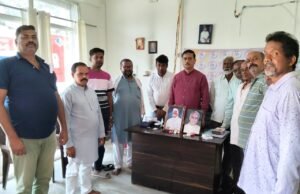 लखनपुर में कांग्रेस ने मनाई रविशंकर शुक्ल व विद्याचरण शुक्ल की जयंती, बिजली दर वृद्धि और स्मार्ट मीटर के खिलाफ अभियान शुरू।।