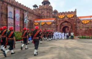 स्वतंत्रता दिवस से पहले दिल्ली हाई अलर्ट, लाल किले की सुरक्षा में 20 हजार जवान और हाईटेक निगरानी सिस्टम