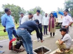कलेक्टर ने PMGSY सड़कों की गुणवत्ता परखी: पिट लगाकर जांची निर्माण की परतें