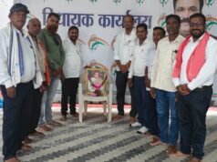 विधायक कार्यालय में मनी पूर्व प्रधानमंत्री भारत रत्न स्वर्गीय राजीव गांधी की जयंती, छायाचित्र पर पुष्पांजलि अर्पित कर किया नमन