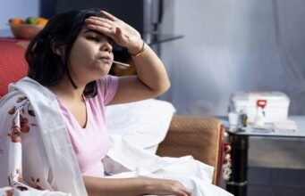 मानसून में बुखार को न करें नजरअंदाज! डेंगू, मलेरिया या वायरल फीवर—कैसे पहचानें और कब कराएं जांच?