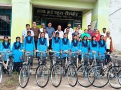 सरस्वती साइकिल योजना से रीवाडीह की बेटियों के सपनों को मिली नई उड़ान, 11 छात्राओं को निःशुल्क साइकिल वितरित