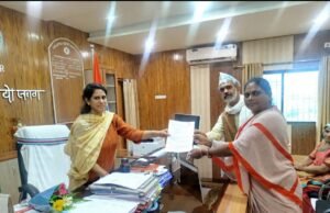 आदिवासी विकास विभाग की अनियमितताओं पर AAP का हमला, कलेक्टर को सौंपा ज्ञापन