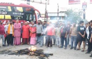 विश्व हिन्दू परिषद-बजरंग दल कोरबा द्वारा धरना-प्रदर्शन, सद्बुद्धि यज्ञ एवं पुतला दहन, बड़ी संख्या में कार्यकर्ता रहे उपस्थित