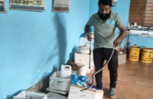 सावन के पहले सोमवार को पशु चिकित्सालय में निकला कोबरा, सुरक्षित रेस्क्यू कर जंगल में छोड़ा गया