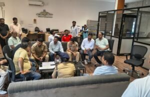 आगामी नवरात्रि पर्व की सुरक्षा -यातायात व्यवस्था को लेकर पुलिस और प्रशासन ने समितियों के साथ की बैठक
