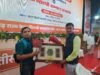छत्तीसगढ़ प्रांतीय सेन (नाई) समाज द्वारा आयोजित सेन शक्ति सम्मेलन एवं केश शिल्पी सम्मान समारोह में माननीय मुख्यमंत्री जी के हाथों कोंडागाँव के शिक्षक संदीप सेन हुए सम्मानित