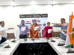हर घर तिरंगा अभियान के तहत जिला पंचायत अध्यक्ष ने दिलाई तिरंगा प्रतिज्ञा 2047 तक सशक्त, समृद्ध और आत्मनिर्भर भारत के निर्माण में हर नागरिक निभाए अपनी जिम्मेदारी – जिला पंचायत अध्यक्ष इंजी सत्यलता आनंद मिरी