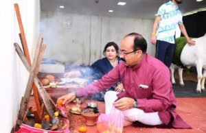 उप मुख्यमंत्री श्री अरुण साव ने प्रदेशवासियों को दी हरेली की बधाई गौमाता और कृषि औजारों की पूजा-अर्चना कर अच्छी फसल व खुशहाली का कामना की