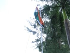 कलेक्टोरेट में शान से लहराया तिरंगा, कलेक्टर श्री विश्वदीप ने किया ध्वजारोहण