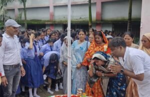 रतनपुर स्वामी आत्मानंद कन्या उत्कृष्ट हिंदी माध्यमिक विद्यालय में धूमधाम से मनाया गया स्वतंत्रता दिवस