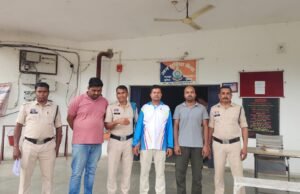 बलरामपुर में खाद वितरण में बड़ा फर्जीवाड़ा, तीन आरोपी गिरफ्तार