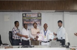 कलेक्टर ने पावरलिफ्टर गुरुवचन सिंह कंवर को दो गोल्ड मेडल जीतने पर किया सम्मानित