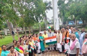 15 अगस्त स्वतंत्रता दिवस को स्वामी विवेकानंद उद्यान में किया गया तिरंगे झंडे का पुष्प से सम्मान