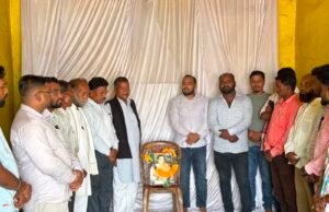 राजीव गांधी की जयंती पर कांग्रेस ने किया वृक्षारोपण व फल वितरण