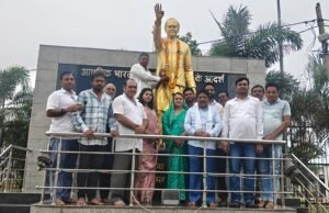 आरंग में सद्भावना दिवस के रूप में मनाई गई पूर्व प्रधानमंत्री राजीव गांधी की जयंती, कांग्रेस नेताओं ने पुष्पांजलि अर्पित कर याद किया योगदान