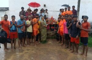 खपरी भ से गूंजा बोल बम का जयघोष, 60 कांवड़ियों का जत्था भूतेश्वर महादेव के लिए रवाना