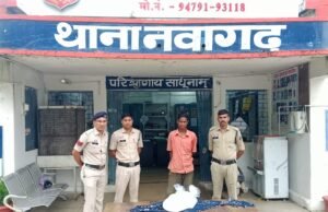 * थाना नवागढ़ पुलिस की बड़ी कार्रवाई: 13 लीटर अवैध कच्ची महुआ शराब बरामद, आरोपी गिरफ्तार
