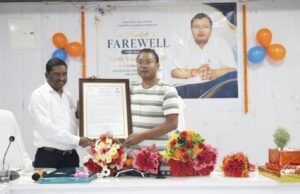 सक्ती जिले के लोकप्रिय कलेक्टर अमृत विकास तोपनो को दी गई भावभीनी विदाई, अधिकारियों-कर्मचारियों ने साझा किए यादगार अनुभव