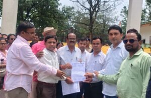 टी ई टी मुक्ति, पुराना पेंशन सहित अन्य माँगों को लेकर शिक्षक संघर्ष मोर्चा ने रैली के माध्यम से माननीय मुख्यमंत्री, शिक्षा मंत्री, मुख्य सचिव सहित विभागीय सचिव वा संचालक के नाम तहसीलदार को सौंपा ज्ञापन
