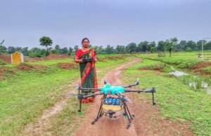 तकनीक के पंखों से आत्मनिर्भरता की उड़ान, ड्रोन दीदी हेमलता मनहर बोलीं – बहनों के सम्मान में निरंतर काम कर रहे हैं विष्णु भैया