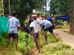 कोपरा गांव में चला नाली सफाई अभियान, ग्रामीणों ने स्वच्छता का दिया संदेश