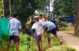 कोपरा गांव में चला नाली सफाई अभियान, ग्रामीणों ने स्वच्छता का दिया संदेश