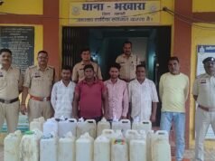 एसपी धमतरी, भावना पांडेय के निर्देशन में अवैध कच्ची महुआ शराब के विरुद्ध भखारा पुलिस की बड़ी कार्यवाही 05 लोगो से 210 लीटर महुआ शराब जप्त