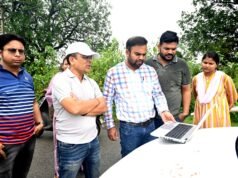 बारिश के बीच खेतों तक पहुंचे कलेक्टर कलेक्टर ने फील्ड पहुंचकर देखा डिजिटल क्रॉप सर्वे, एग्रीस्टैक पंजीयन और नक्शा बटांकन की प्रगति