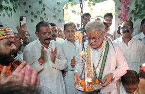 ग्राम मोहभठ्ठा में पूर्व मुख्यमंत्री भूपेश बघेल ने किया भगवान भोलेनाथ का अभिषेक, हजारों श्रद्धालु रहे मौजूद