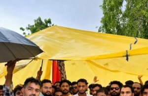 युवा कांग्रेस का हौसला, उरगा चौक में जर्जर सड़क को लेकर जोरदार आंदोलन
