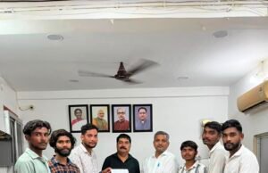 महाविद्यालय की समस्याओं के समाधान की मांग को लेकर एनएसयूआई ने सौंपा ज्ञापन